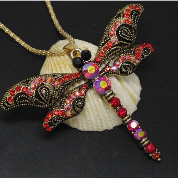 ♥️ Betsey Johnson stunning, sparkling red crystal dragonfly necklace ♥️ - Picture 1 of 4